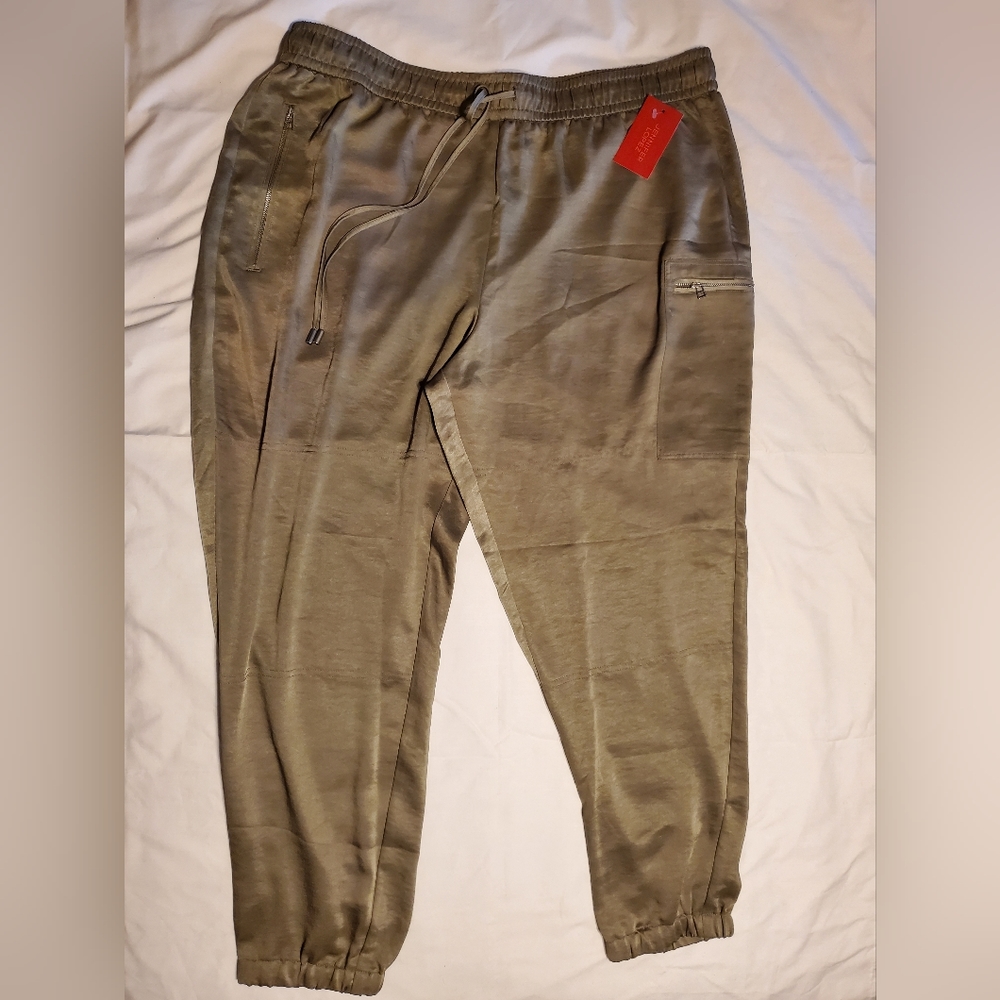 NWT- Jennifer Lopez Satin-Feel Joggers in Khaki - Size 1X
